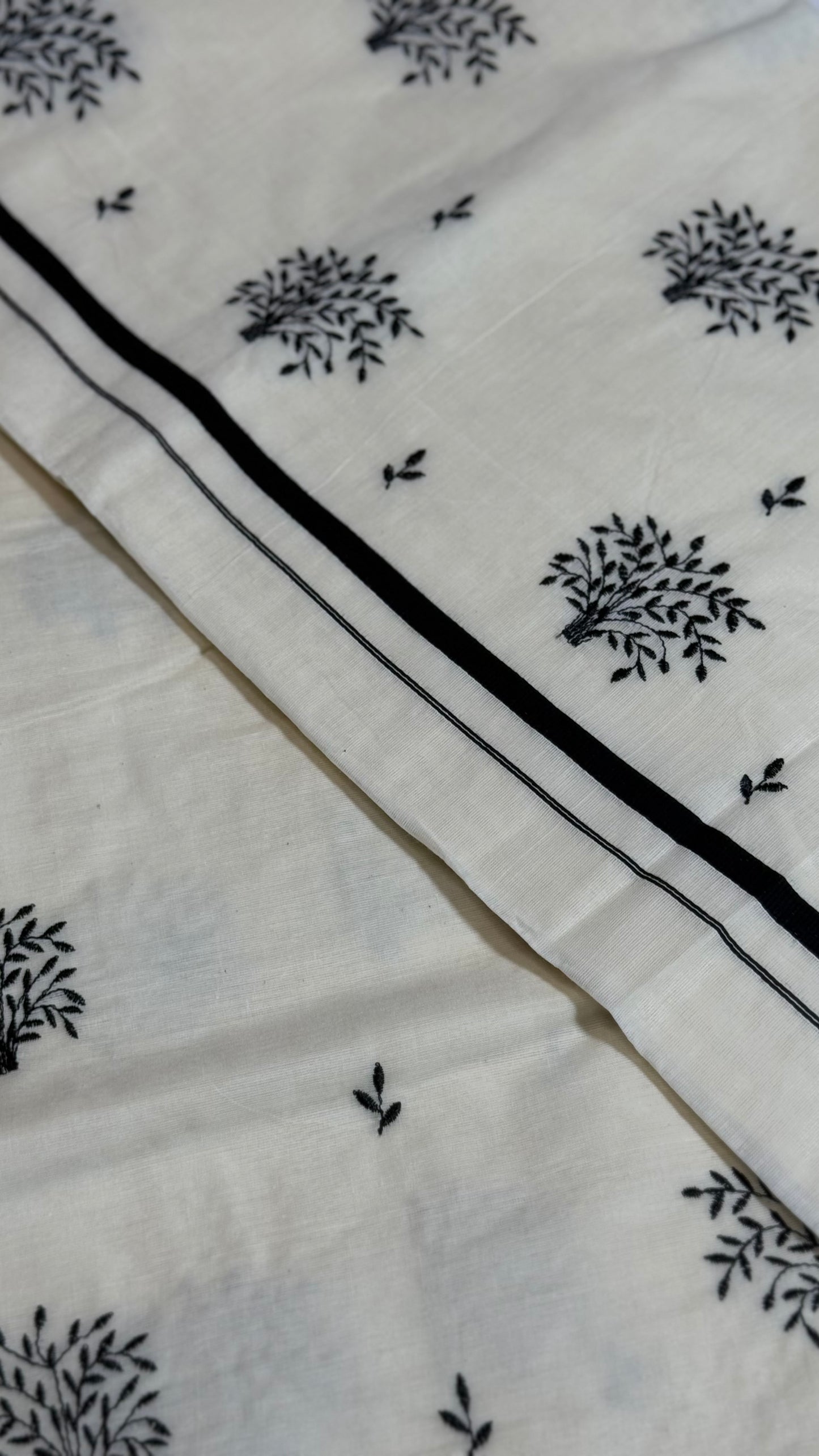 Black Puliyilakara Saree with Hand Embroidery