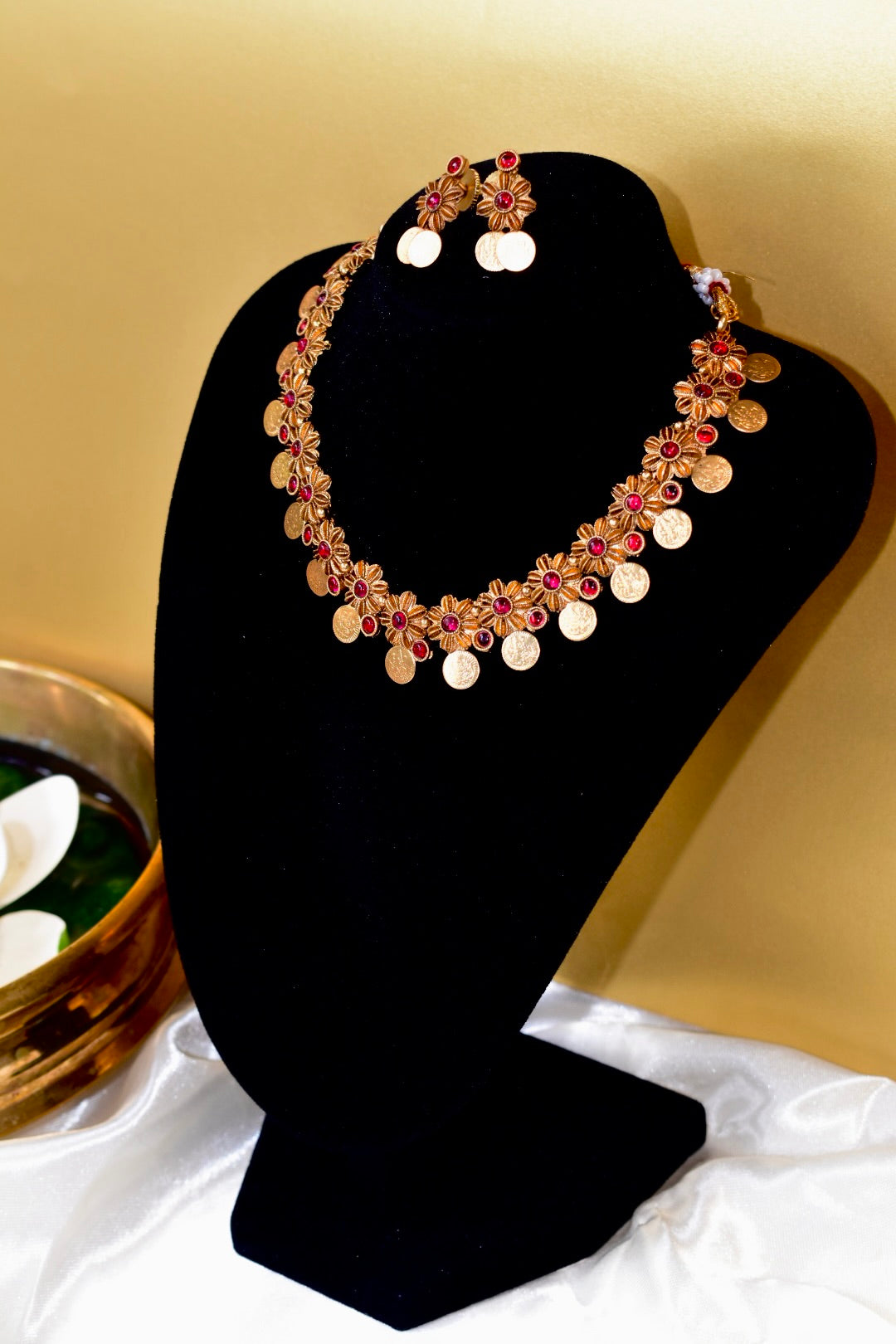 Gold Floral Necklace Set