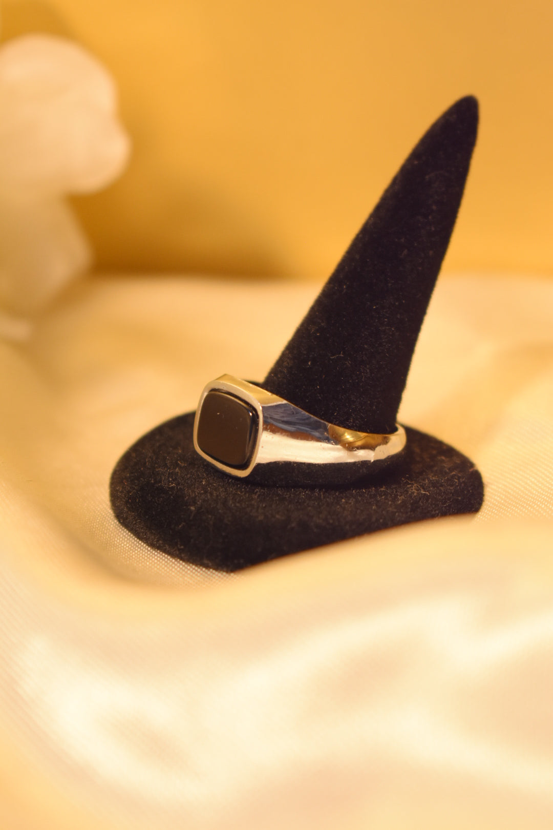 Silver Ring sign Black Stone
