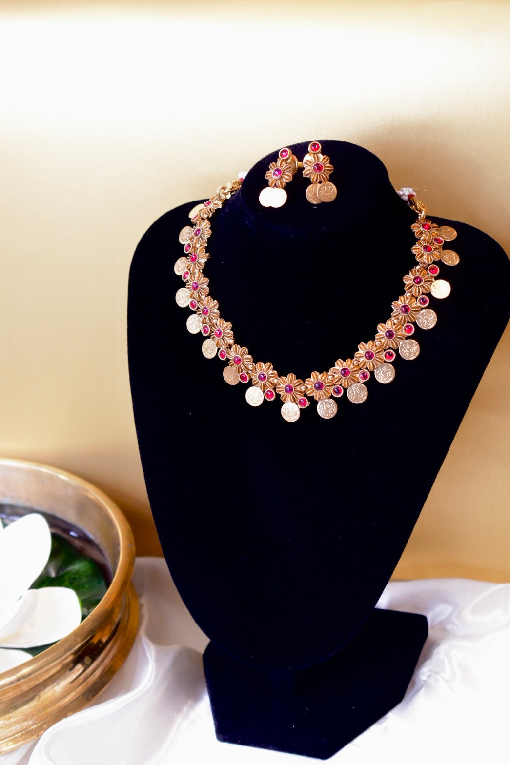 Gold Floral Necklace Set