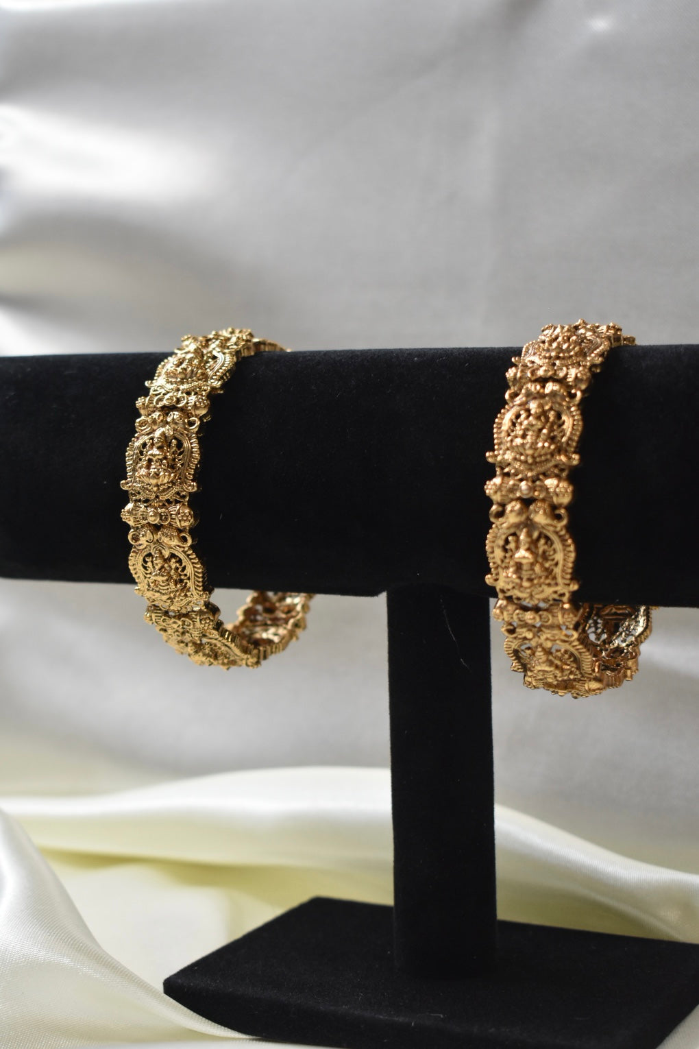 Idol Shaped Gold Bangles