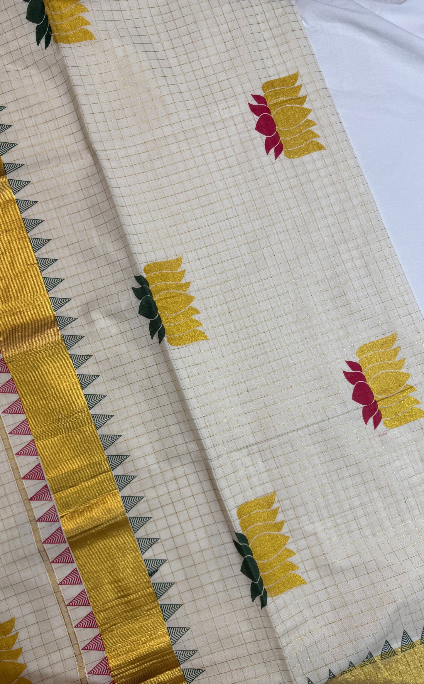 Checkered Set Saree with Large Lotus Motifs