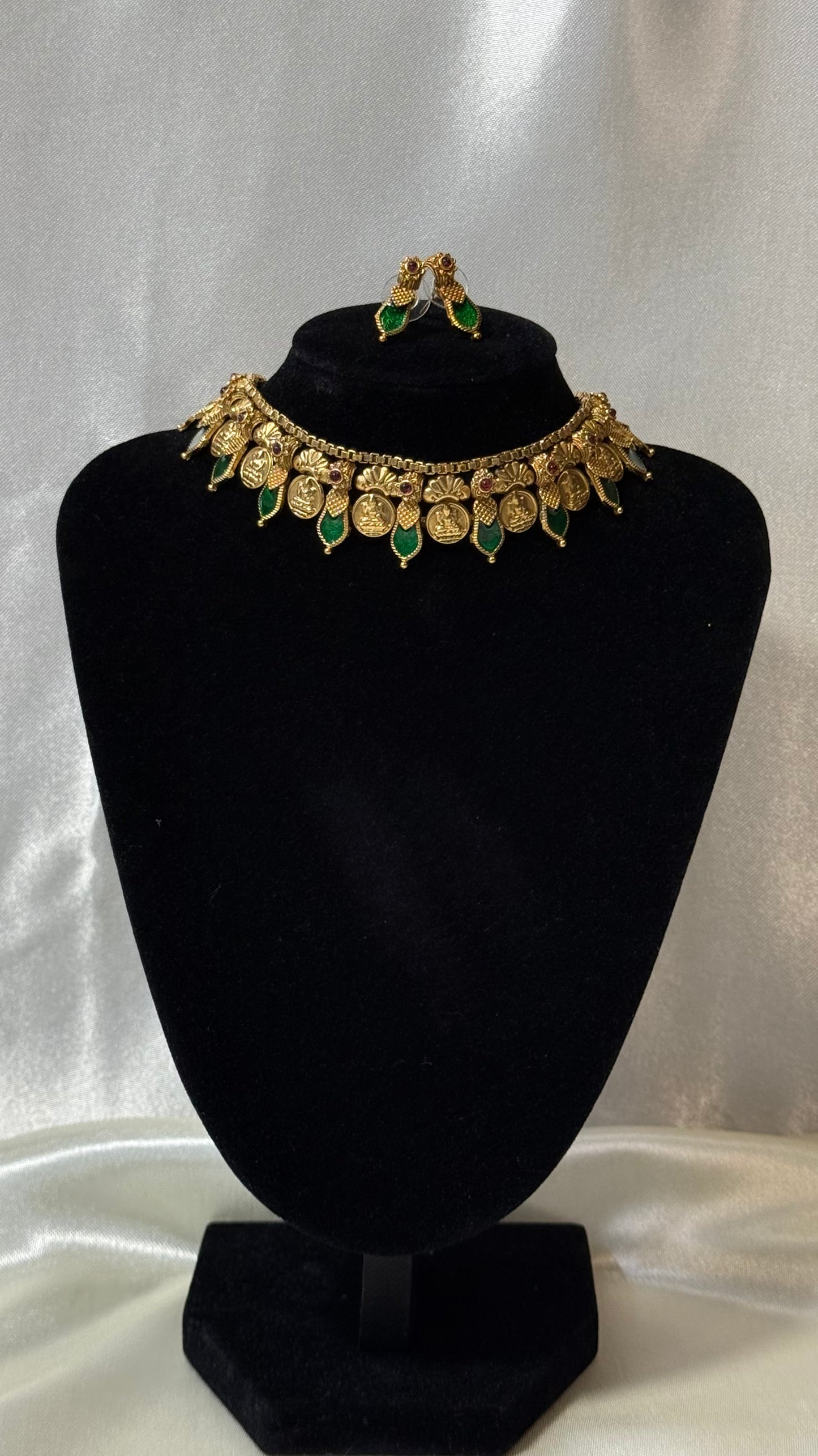 Gold Idol Choker Necklace & Earring Set